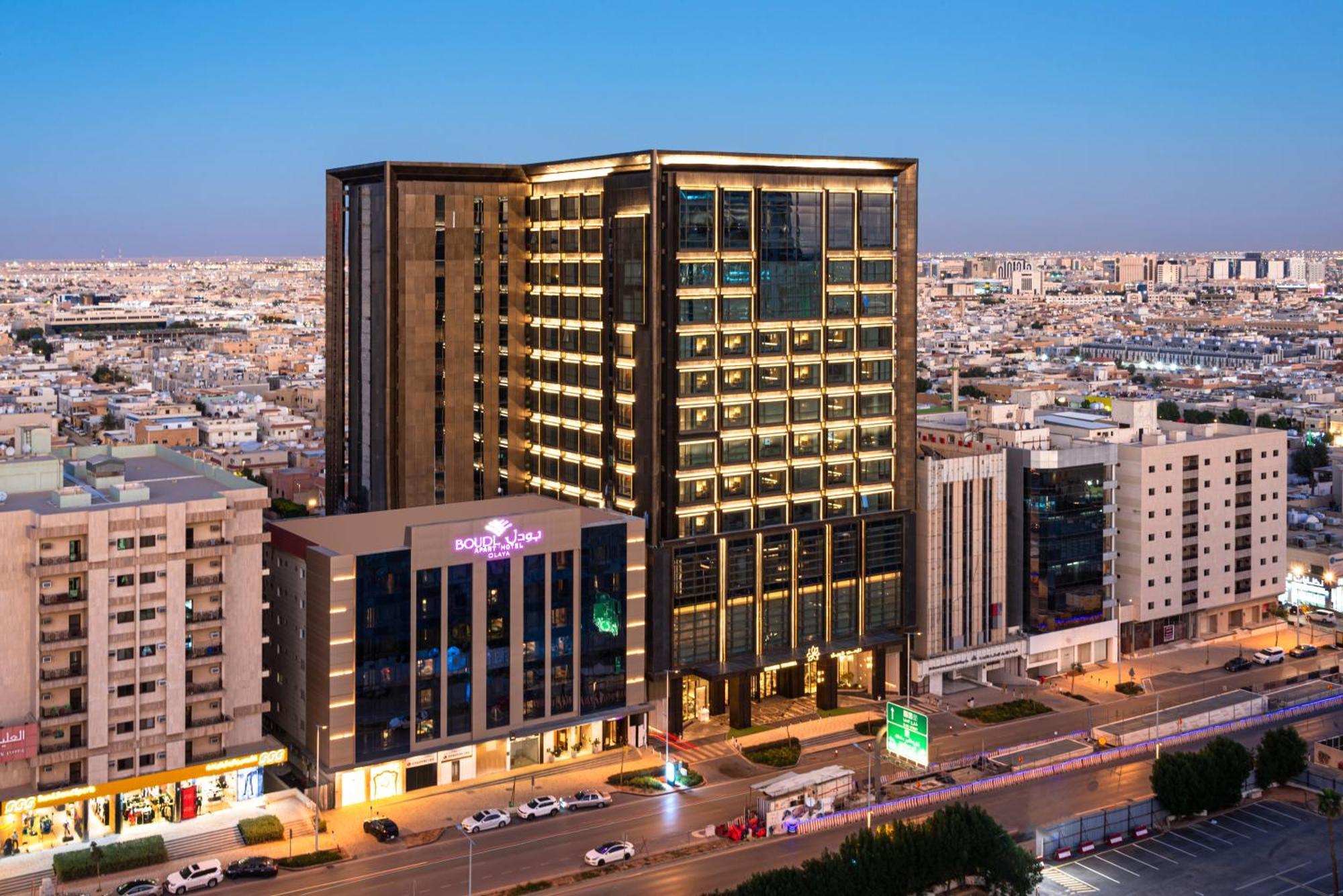 Narcissus The Royal Hotel Riyadh Ngoại thất bức ảnh The hotel at night